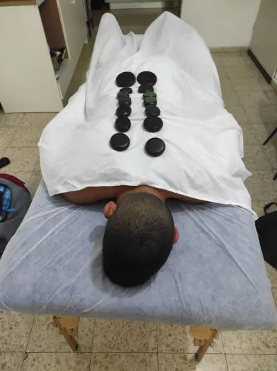 אביב ויס — טיפול בעיסוי